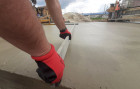 Układanie nawierzchni z betonu cementowego na S17